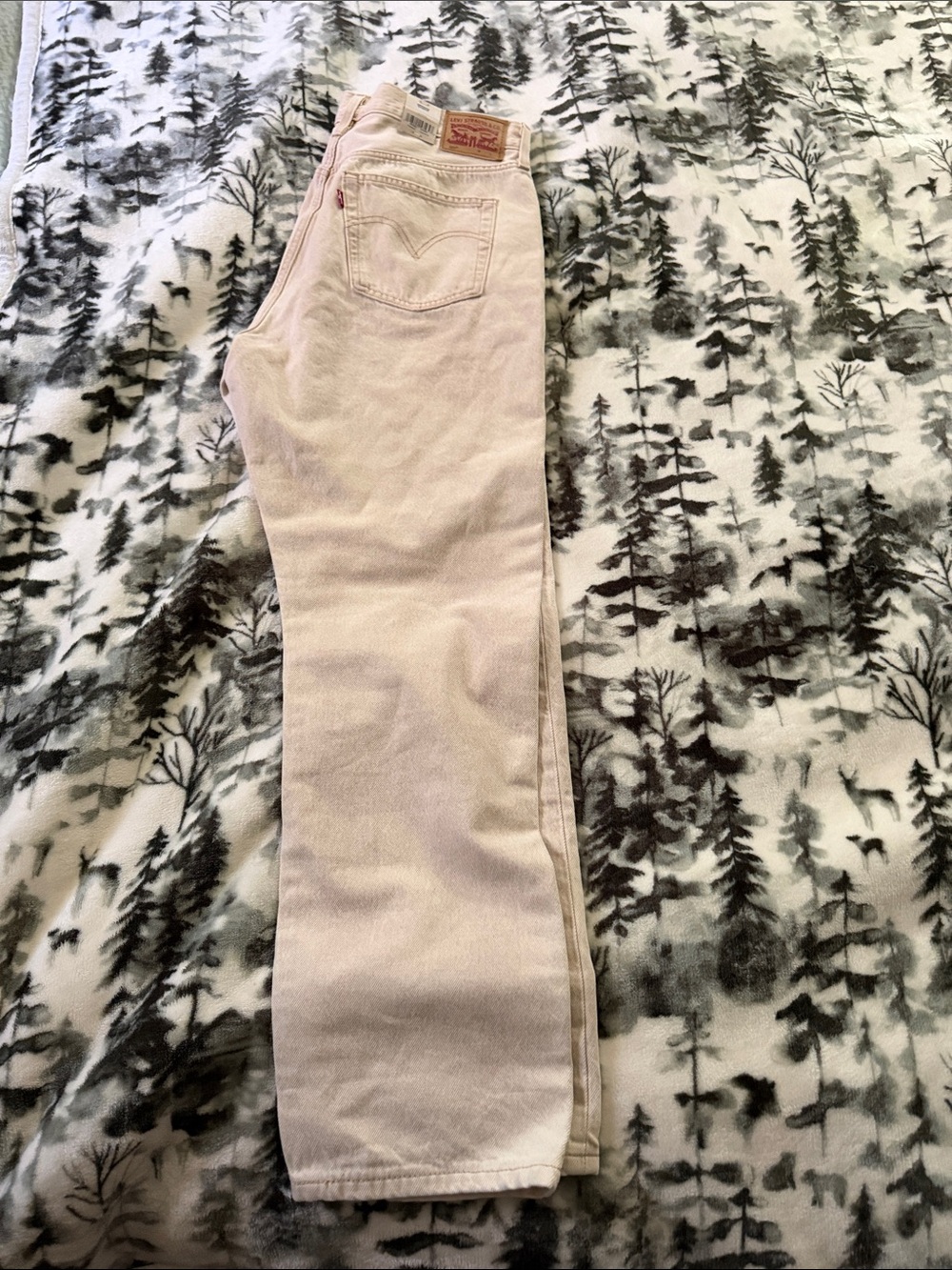 Levi's 501 Straight Leg Jeans in Pale Pink - Picture 2 of 6